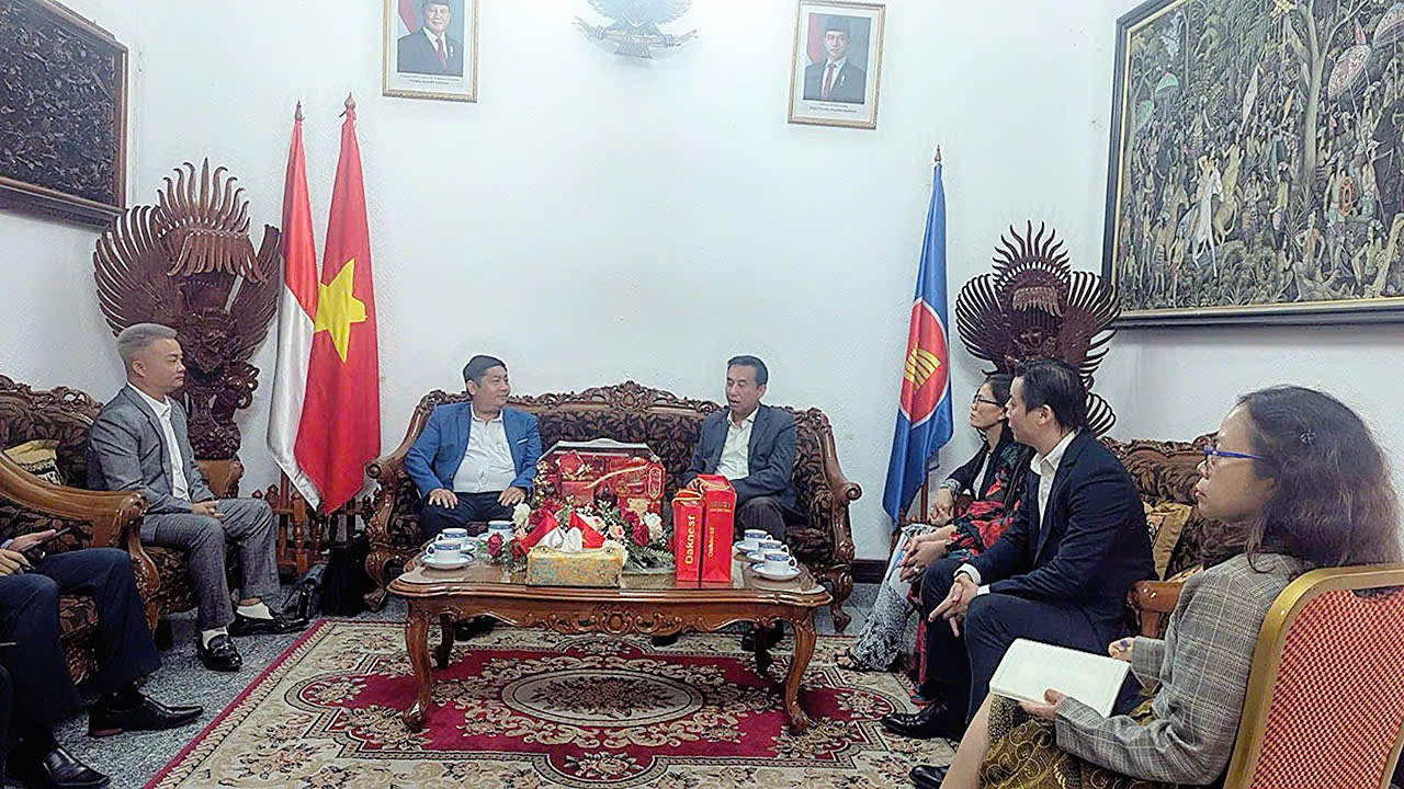 Lãnh đạo Viện Khoa Học Công Nghệ Và Nghiên Cứu Giáo Dục thăm các Tổng lãnh sự quán tại TPHCM